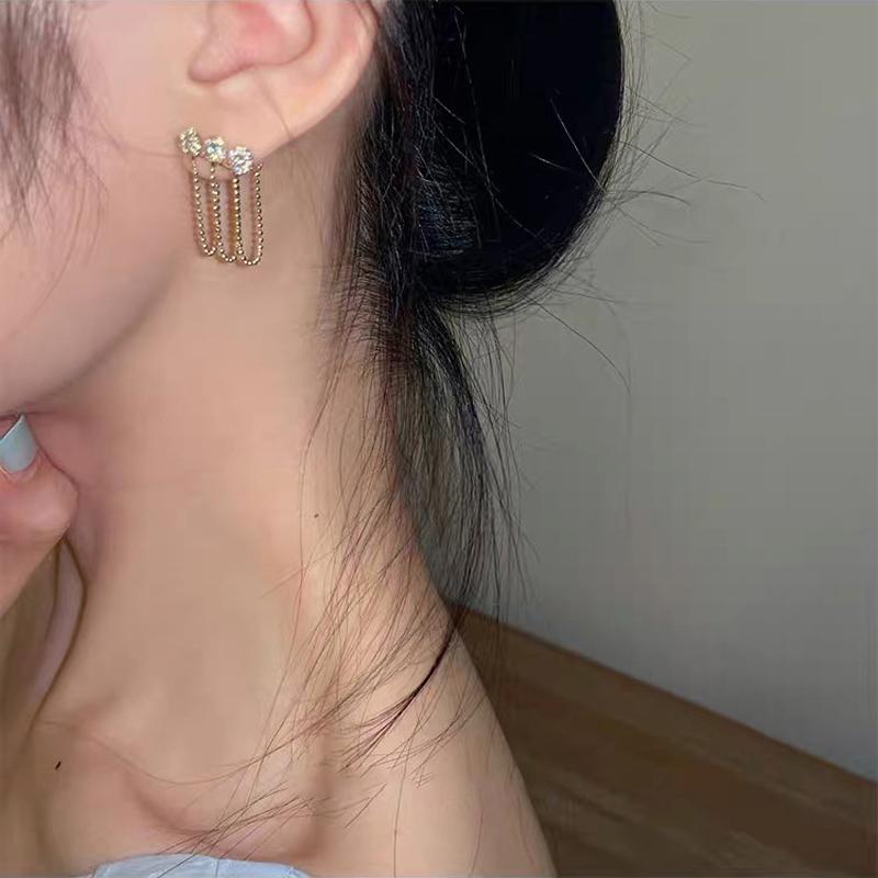 Boucles d'Oreilles Pompon Chaîne Simple En Zircon
