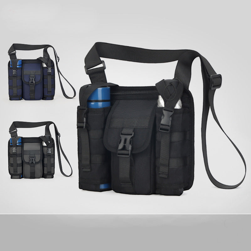 Sac de voyage extérieur d'âge moyen et âgé